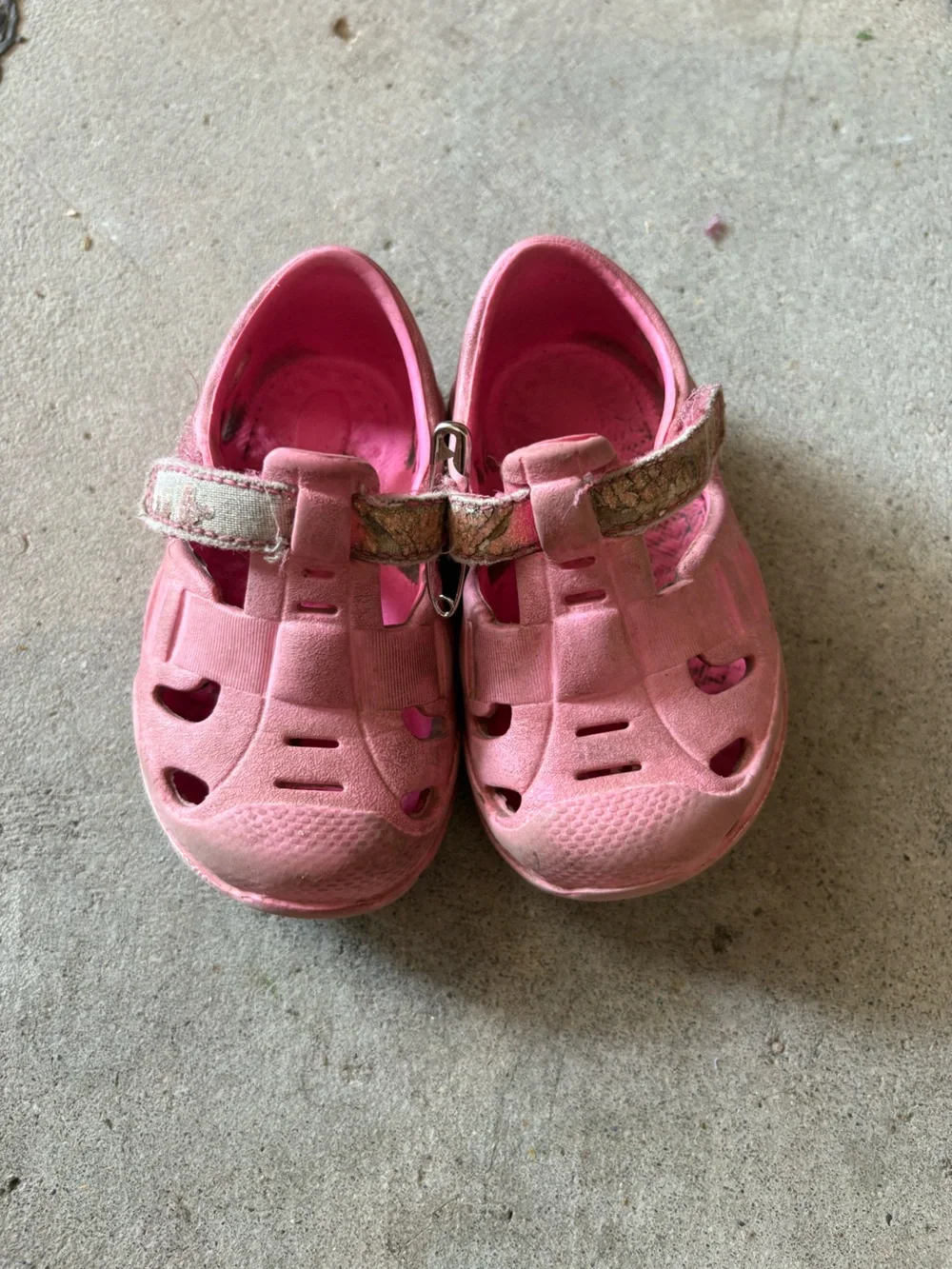 Kids Pink Closed-Toe Water Sandals with Hook-and-Loop Strap